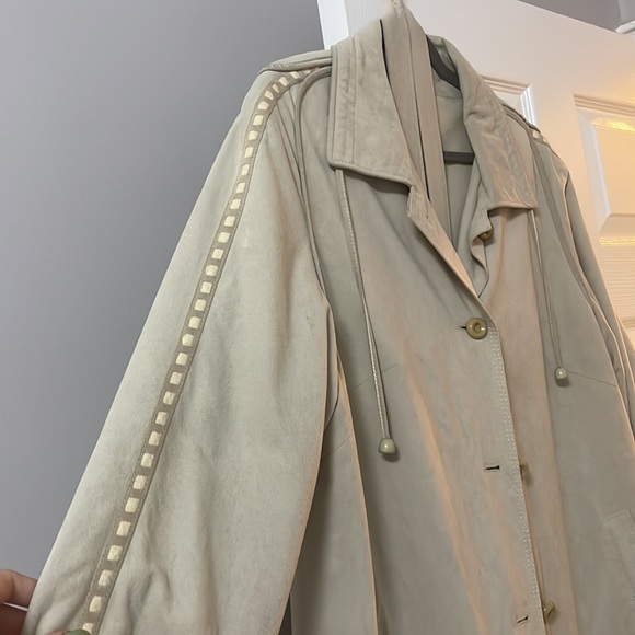 Light beige coat - Picture 2 of 5